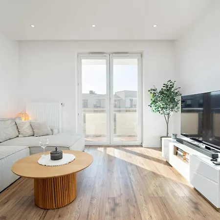 Apartment Bright With Balcony Near Zwirownia By Renters