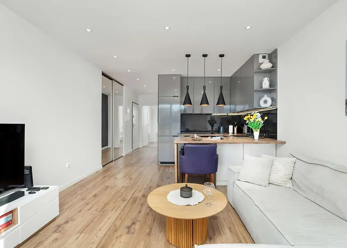 Lägenhet Bright With Balcony Near Zwirownia By Renters