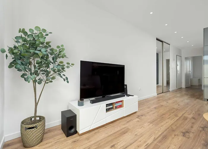 Bright With Balcony Near Zwirownia By Renters Lägenhet