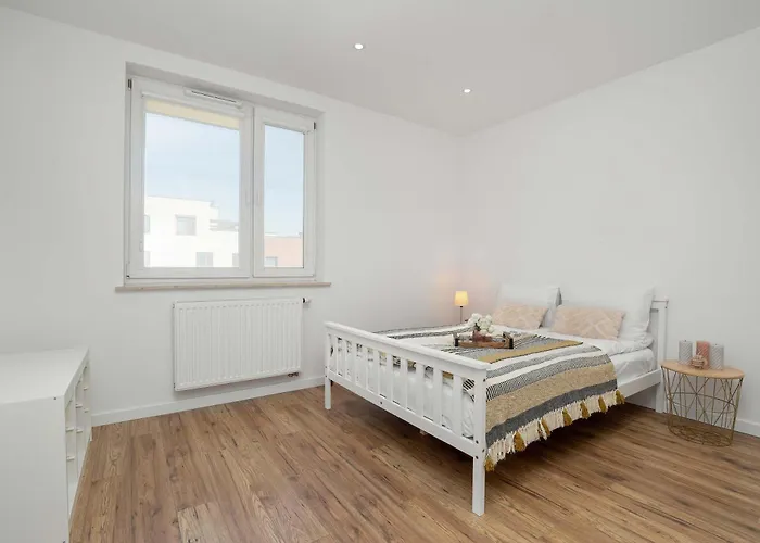 Bright With Balcony Near Zwirownia By Renters *