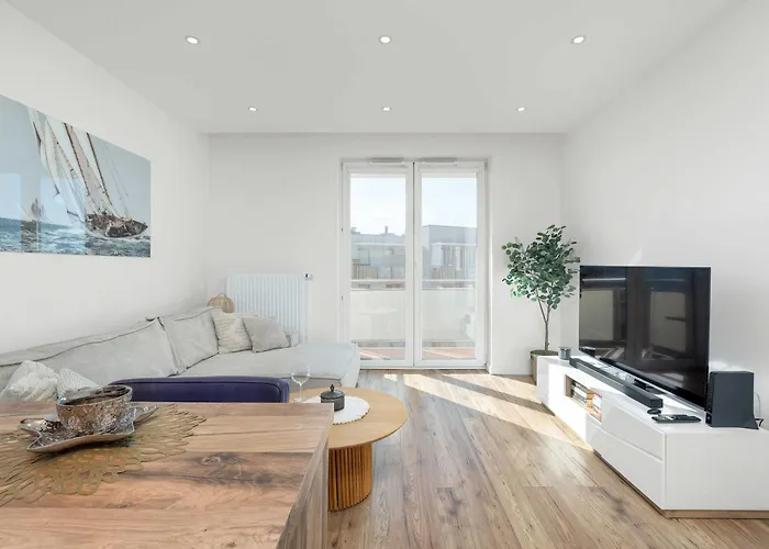 Lägenhet Bright With Balcony Near Zwirownia By Renters